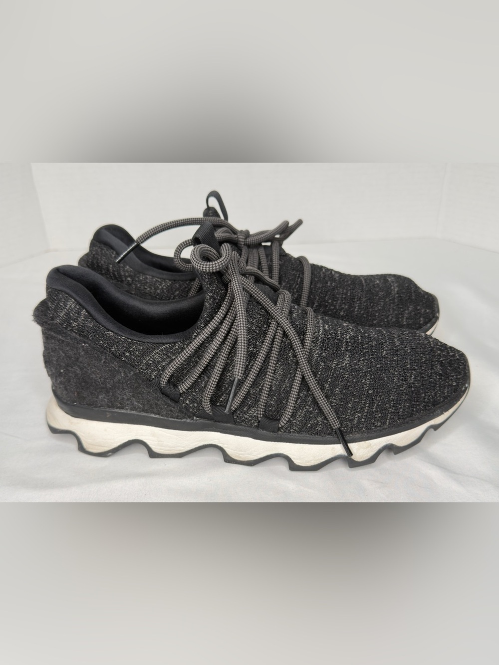 Sorel Women’s Kinetic Lace Knit Sneakers Size 11 Black/Grey